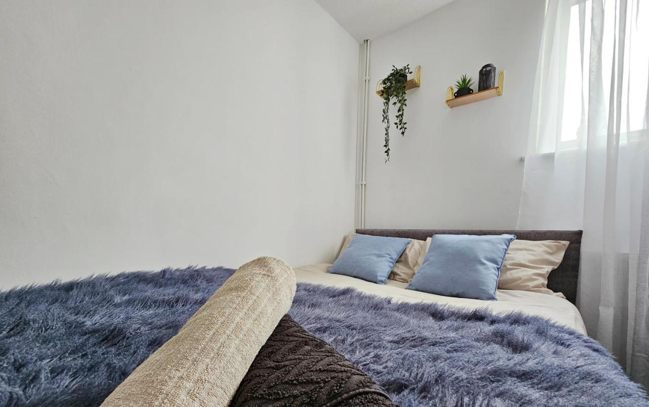 Guest House - Close To All Amenities Northampton Bagian luar foto