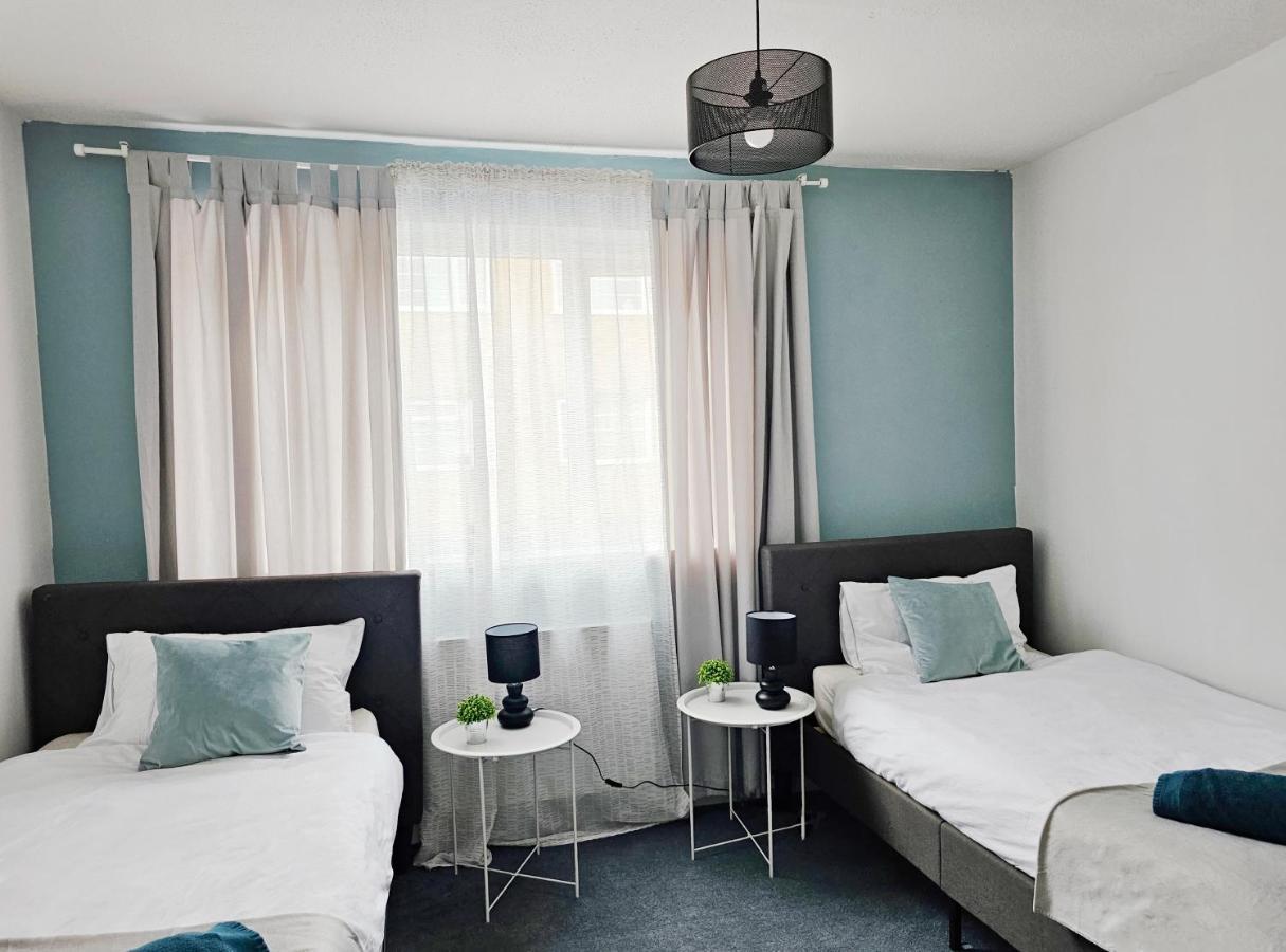 Guest House - Close To All Amenities Northampton Bagian luar foto
